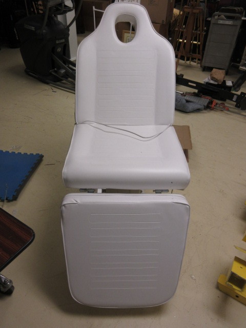 lot 404 image: SPA FACIAL AND MASSAGE CHAIR