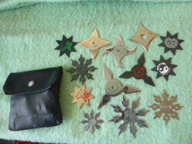 lot 15 image: 13 Japanese Shurikens