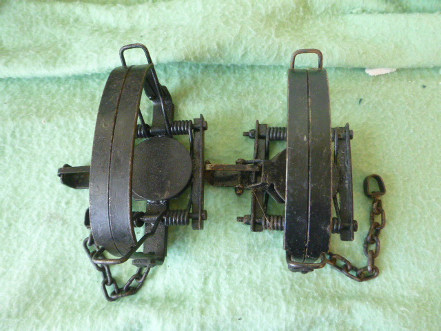 lot 16 image: 2 CDR 7.5 Hunting Traps