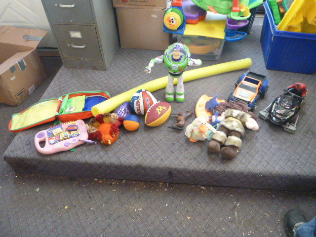 lot 25 image: Lot of Miscellaneous Toys