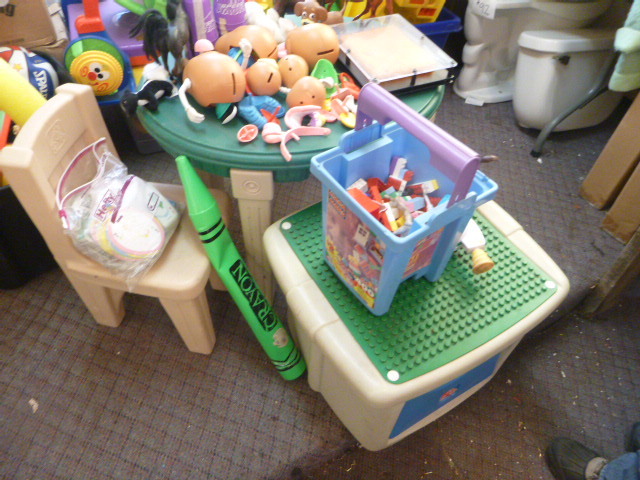 lot 26 image: Tots Table with Chair