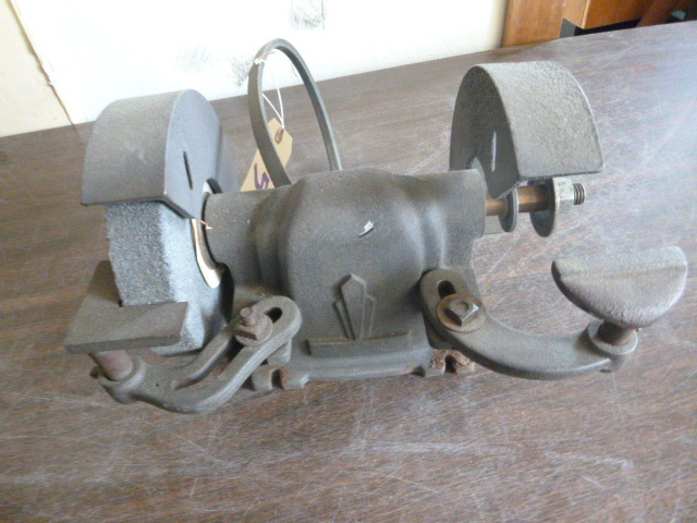 lot 33 image: Heavy Duty Grinding Wheel Belt Drive Arbor Cast Iron