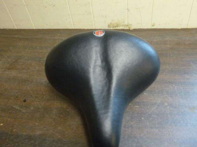 lot 42 image: Schwinn Quality Bicycle Seat