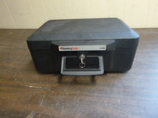 lot 43 image: Sentry Safe 1100