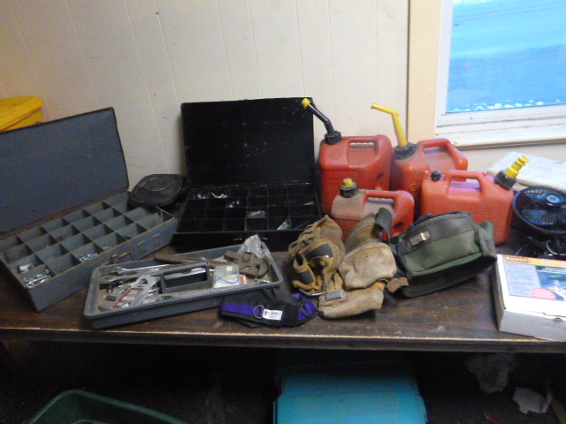lot 45 image: Garage Items