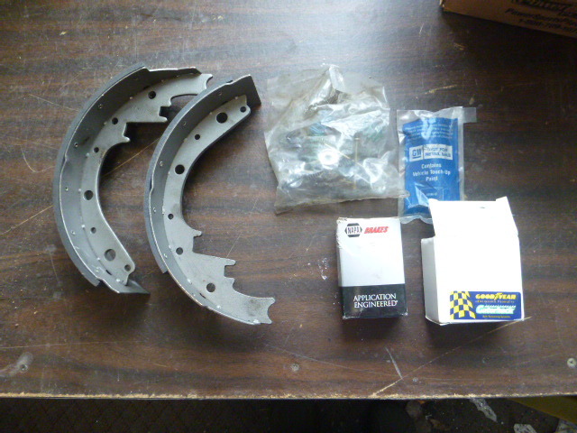 lot 48 image: 2 Brake Shoes