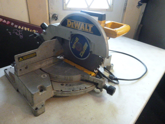 lot 51 image: DeWalt Compound Miter Saw