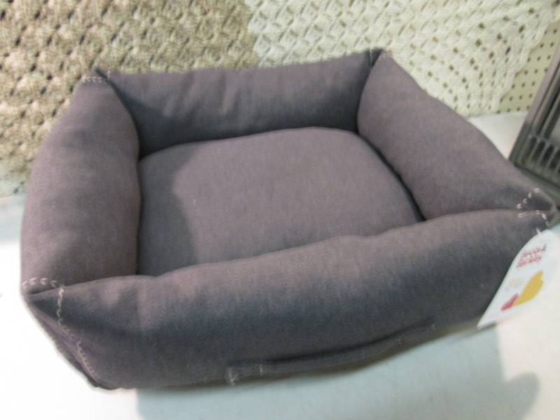 Boots & Barkley Small Pet Bed Retai...