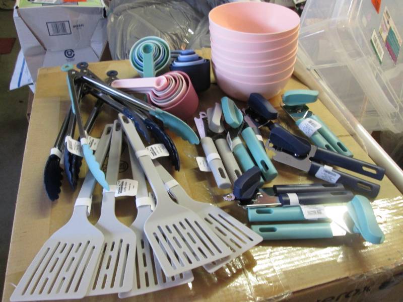 Lot of Misc Kitchen Tools  RM1...