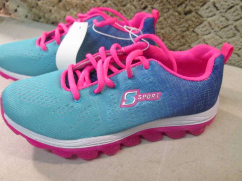Pair of S Sport Girls Shoes Size 3 ...