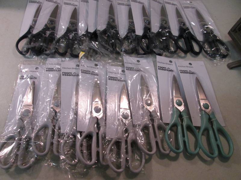 Lot of 19 Kitchen Shears  CSB...