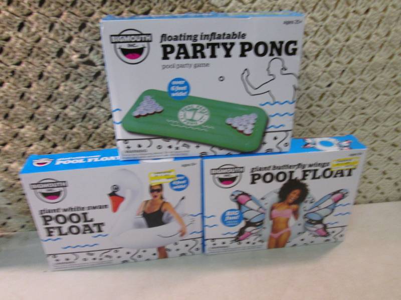 Lot of 3 Pool Floats 2 Adult Giant ...