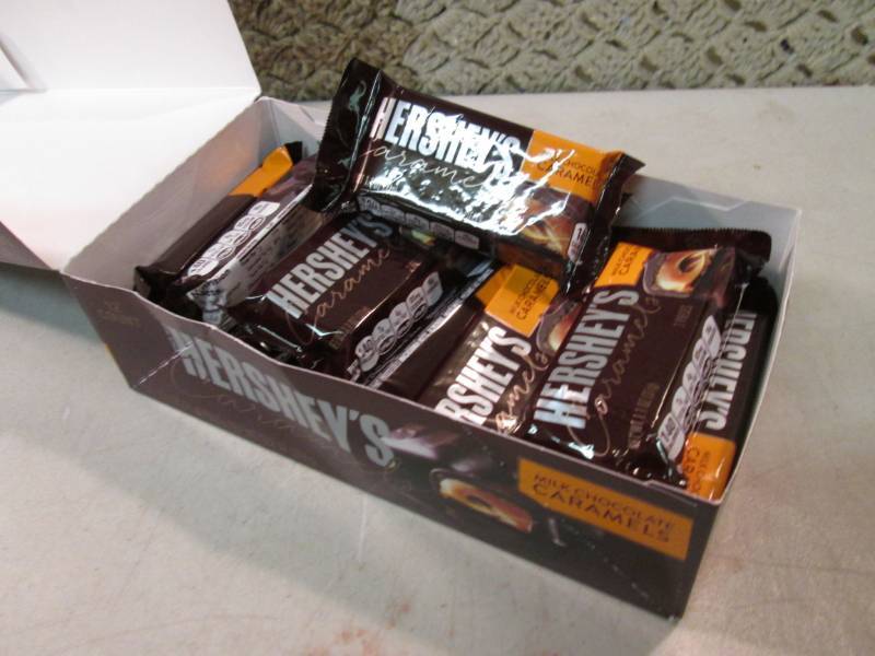 Box with 12 Hersheys Caramels Best ...