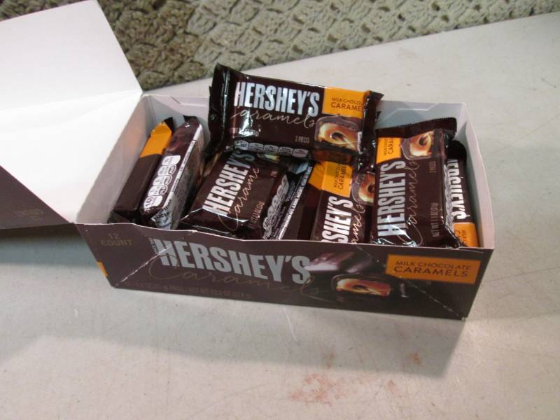 Box with 12 Hersheys Caramels Best ...