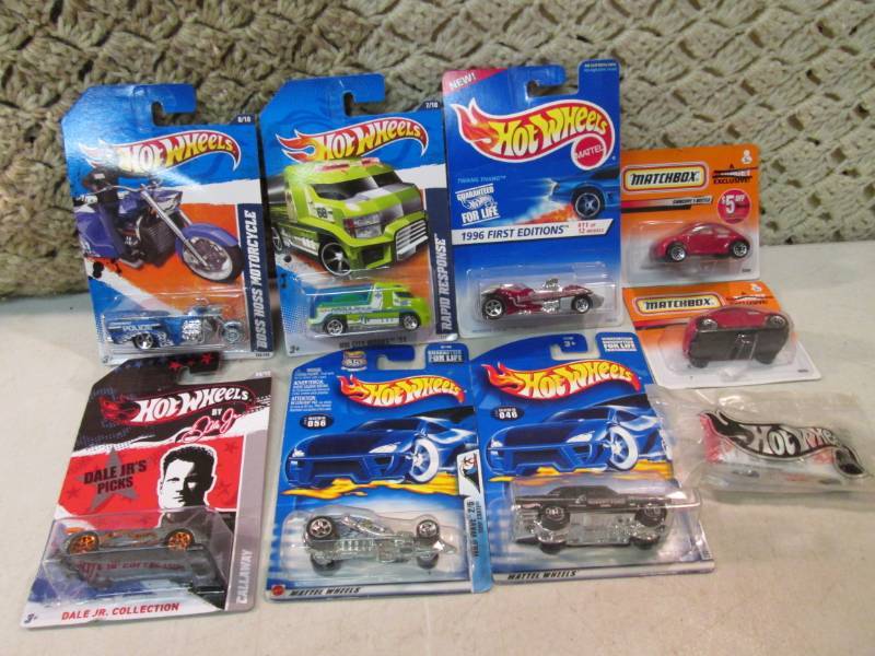 Lot of Hot Wheels and Matchbox Cars...