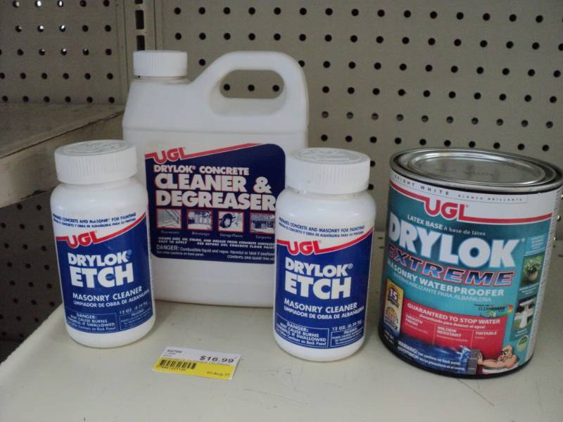 lot 27 image: 4 total 2 bottles of UGL Drylock E...