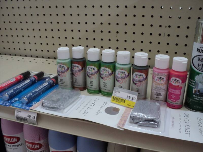 lot 115 image: lot of misc Acrylics...