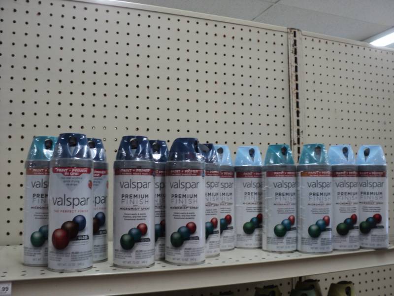 lot 129 image: 13 cans of Valspar Spray Paint  De...