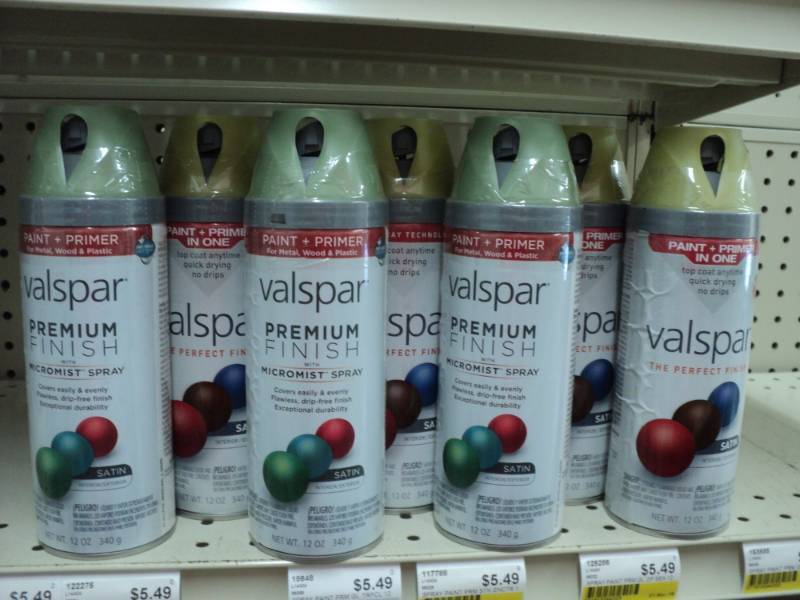 lot 131 image: 7 cans of Valspar Spray Paint  Lea...