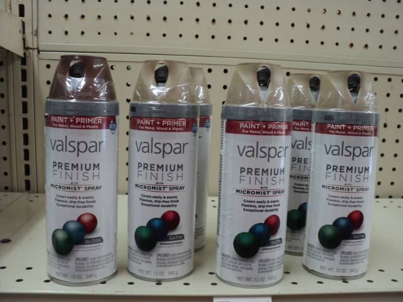 lot 136 image: 6 cans fo Valspar Spray Paint  Roa...
