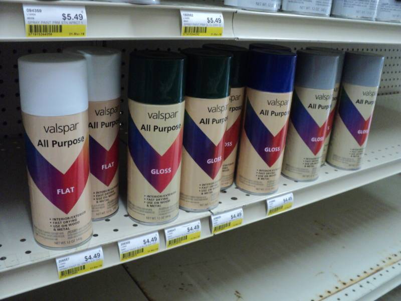 lot 139 image: 10 cans of Valspar Spray Paint  Wh...