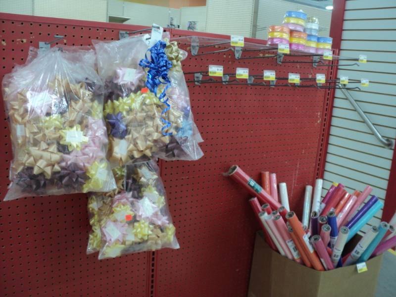 lot 171 image: Lots of Christmas Wrapping Supplies...