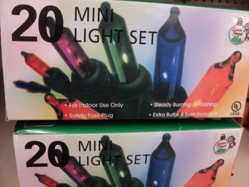 lot 184 image: Christmas Lights  8 Mini Light Set...