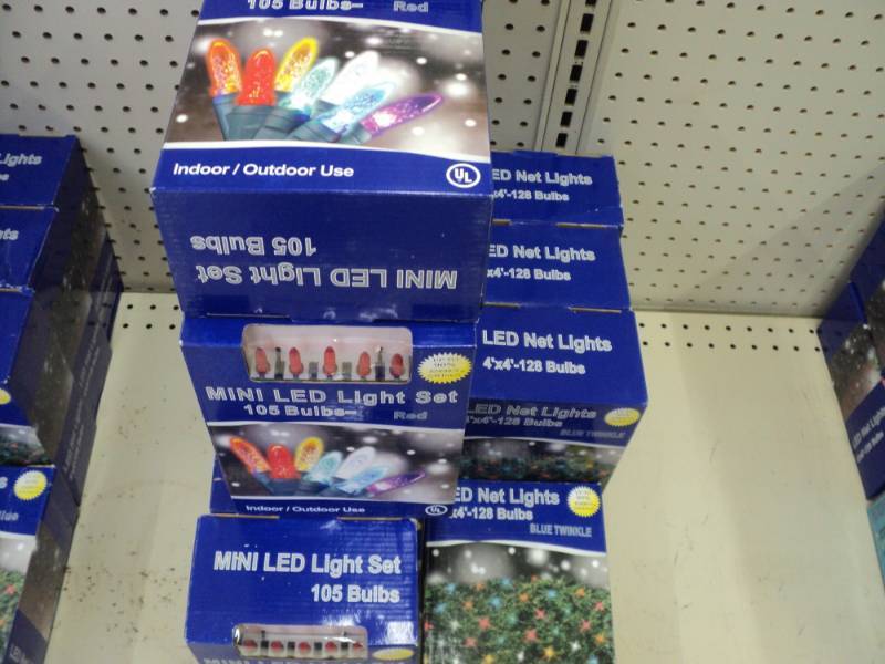 lot 220 image: Christmas Lights  11- 105 bulbs RE...