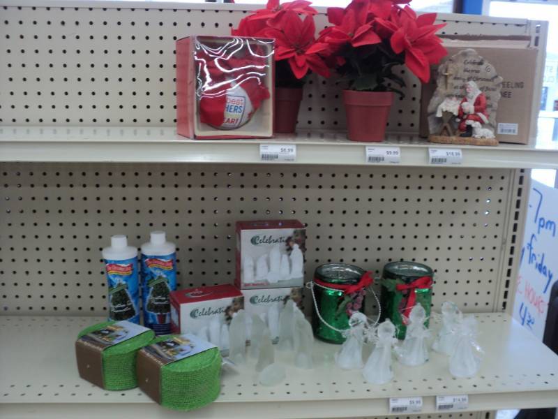 lot 230 image: Christmas Deco Misc  bring a box t...