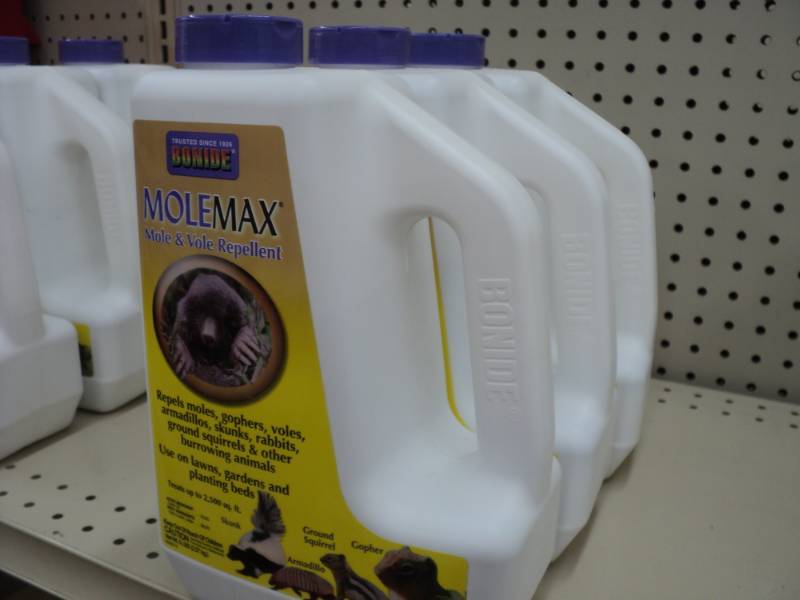 lot 278 image: 3 bottles of MoleMax Mole and Vole ...