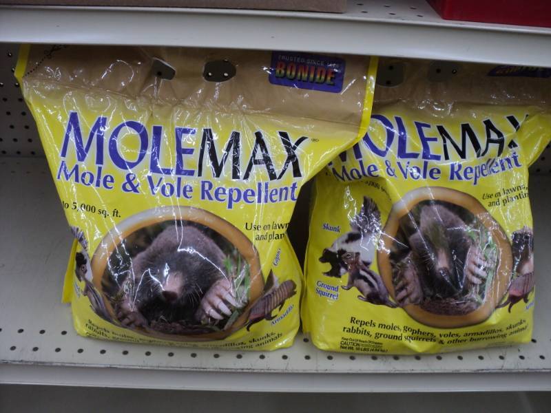 lot 283 image: 2 bags of MoleMex Mole and Vole Rep...
