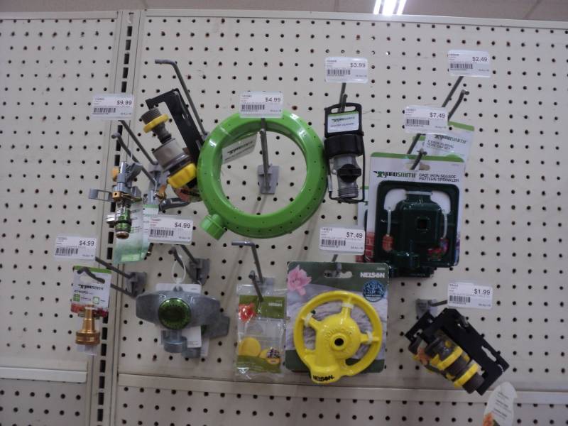 lot 286 image: Gardening Supplies  Misc  Sprinkl...