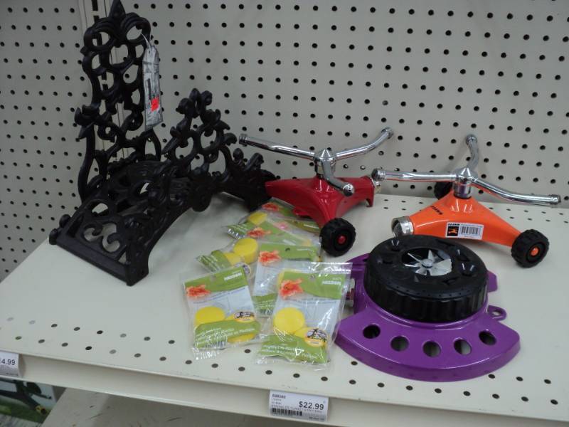 lot 290 image: Gardening Supplies  Sprinkers nos...
