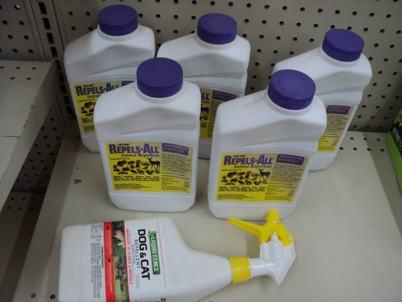 lot 296 image: 5 bottles of animal repellent and ...