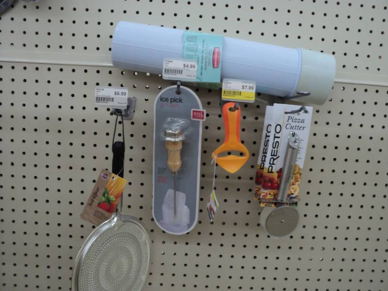 lot 318 image: Kitchen Misc  Pizza Cutter-2, Heat...