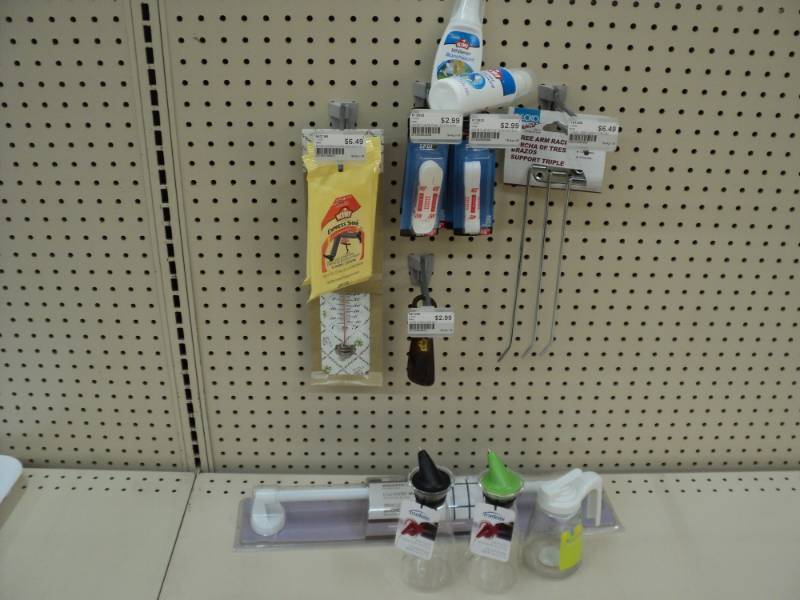 lot 320 image: Kitchen Misc  2 Dripless Vinegar B...