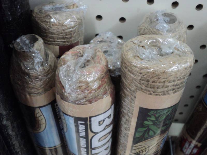 lot 343 image: 6 Burlap Lawn and Garden Fabric 3...