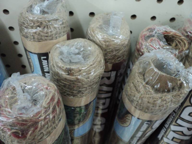 lot 344 image: 6 Burlap Lawn and Garden Fabric 3...