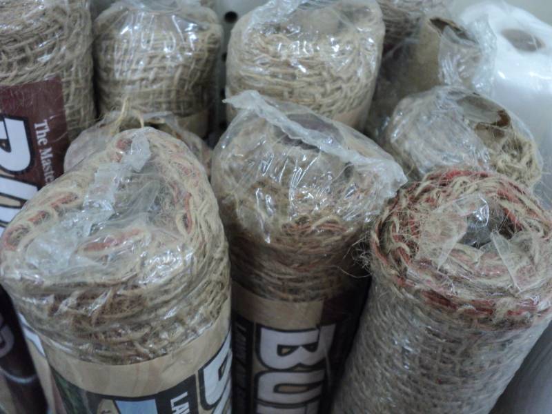 lot 346 image: 6 Burlap Lawn and Garden Fabric 3...