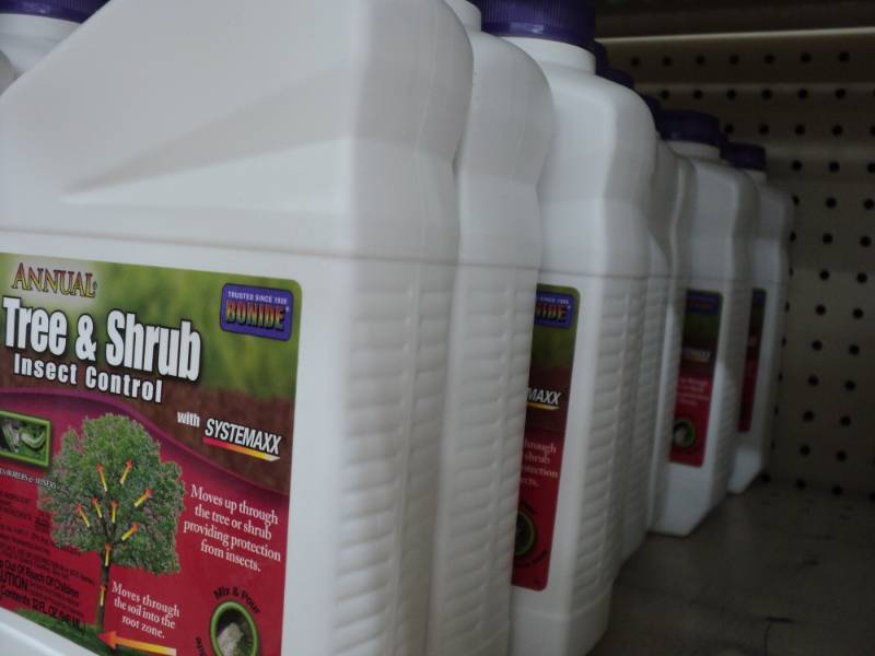 lot 380 image: 9 bottles of Annual Tree Shrub Inse...