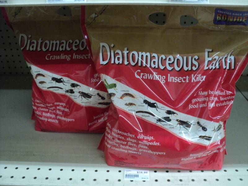lot 389 image: 2 bags of Diatomaceous Farth Crawli...