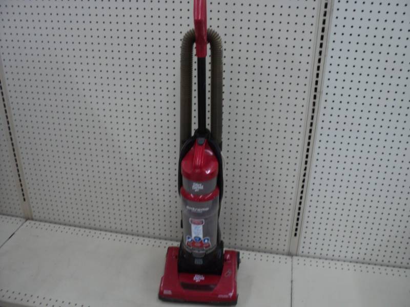 lot 111 image: Dirt Devil Vacuum Cleaner