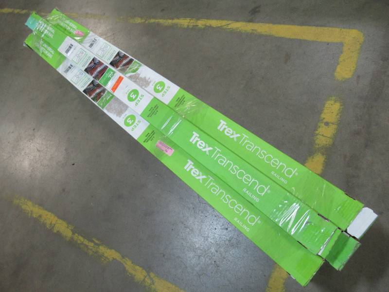 lot 156 image: 7 Cases (1Case) of Trex Transcend 6 Universal TopBottom Rail, Classic White, WTUNIVTBR06