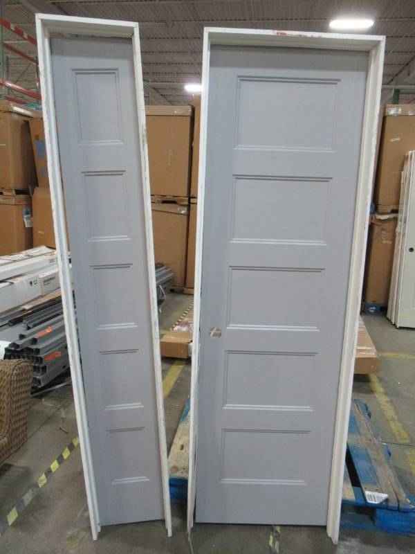 lot 40 image: JELD-WEN Rockport Driftwood 5-Panel Equal Solid Core Molded Composite Single Prehung Doors (Common 24-in X 80-in 12-in X 80-in) - Damaged