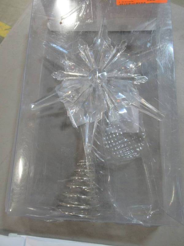 lot 73 image: Home Accents Holiday 13 in. Snowflake Tree Topper, Model HE790TT