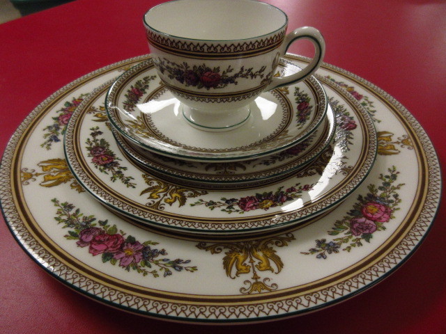 lot 709 image: WEDGEWOOD COLUMBIA FINE CHINA 5 PC PLACE SETTING