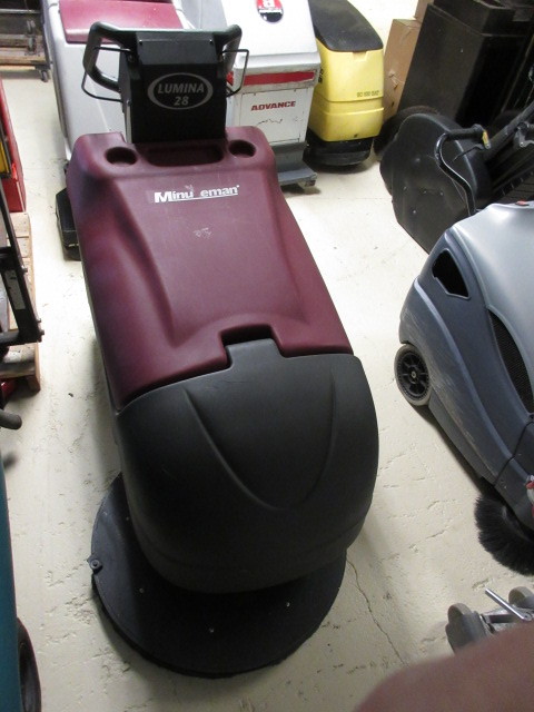 lot 608 image: MINUTEMAN LUMINA 28 FLOOR BUFFER