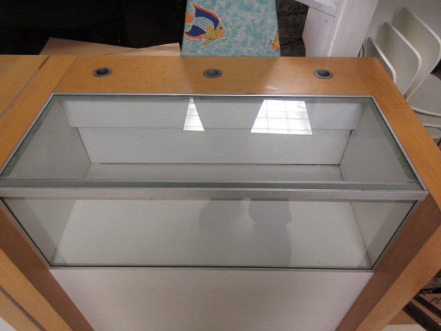 lot 615 image: PAIR OF LIGHT UP DISPLAY CASES