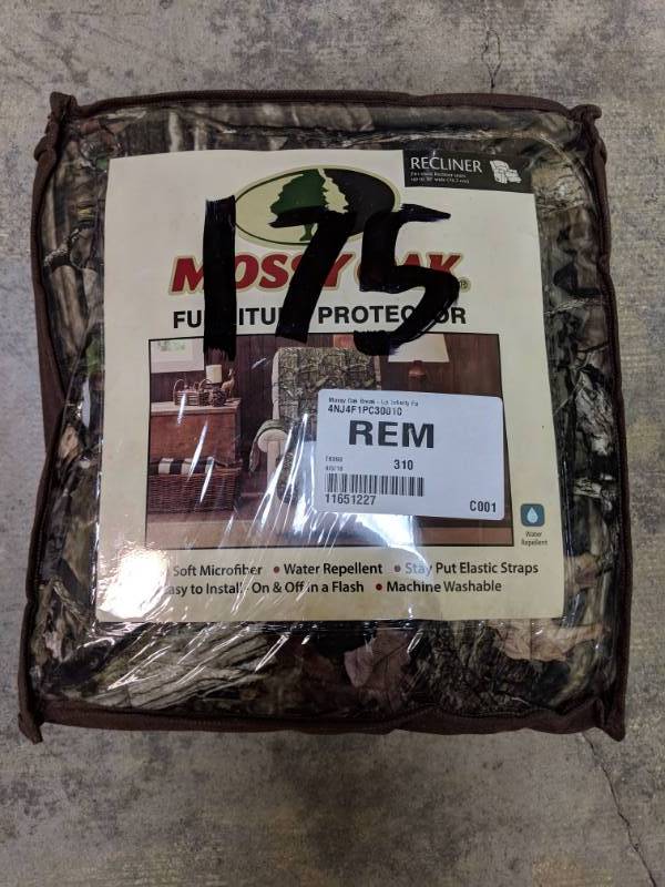 lot 175 image: Innovative Textile Solutions Mossy Oak Break-Up Infinity Recliner or Wing Chair Protector - Camouflage