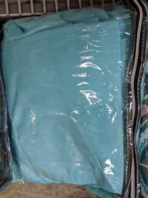 lot 179 image: Kathy Ireland Home 1200 Thread Count CottonPolyester 6-Pc. Sheet Set - Queen Aqua